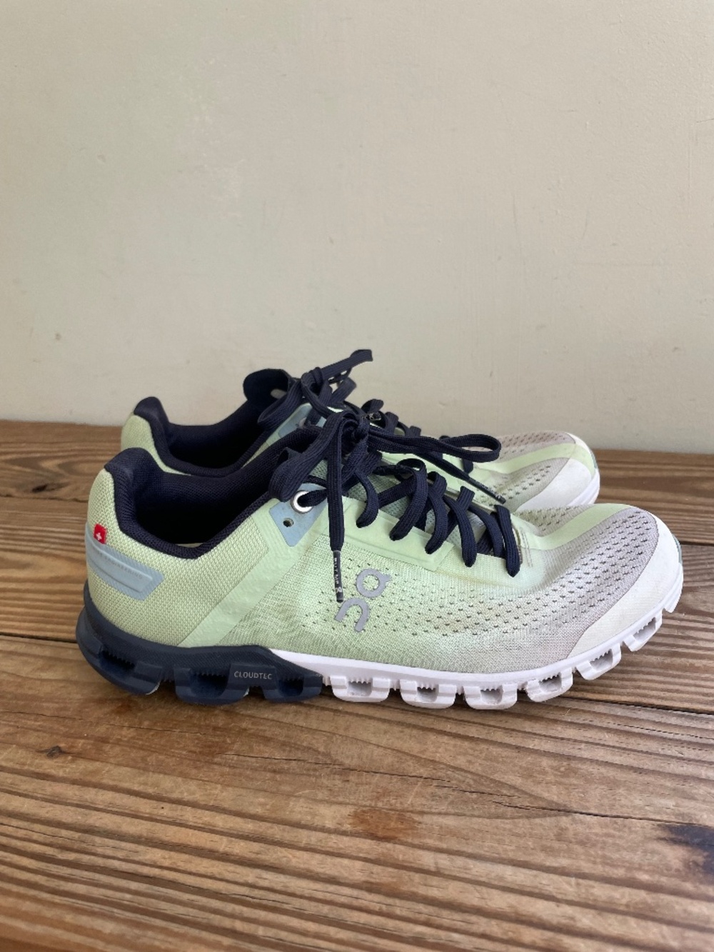 On Running | Green and Navy Blue Cloudflow Women’s 8